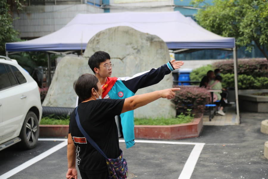 学生志愿者2.JPG